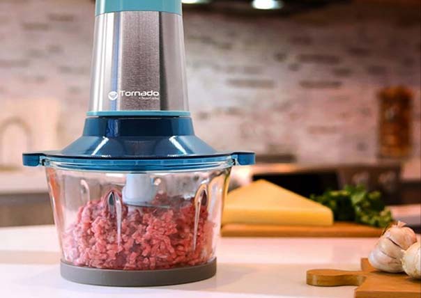 Imagen que muestra la Tornado Pro moliendo carne molida
