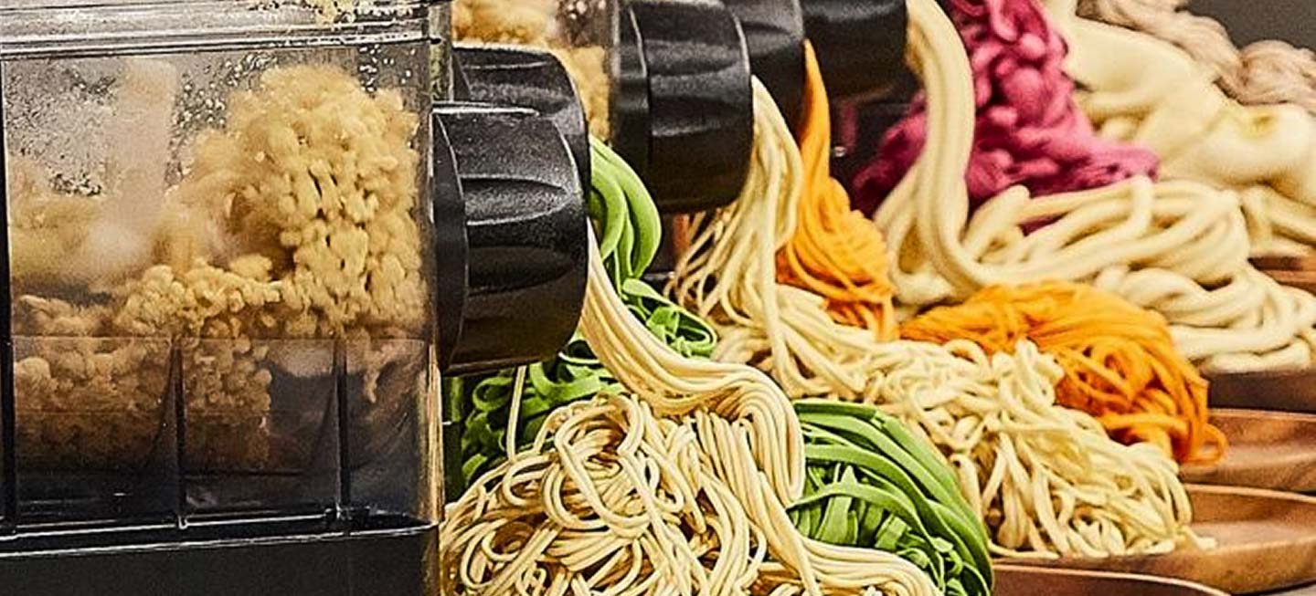 Imagen de hacer varios tipos de pastas con la maquina Pasta And Beyond
